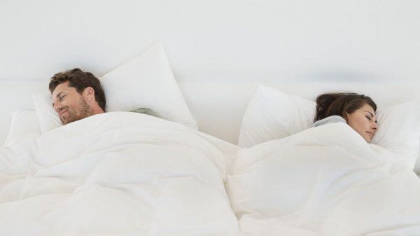 警惕两种不同的睡姿，选错会少活10年 男女必看！